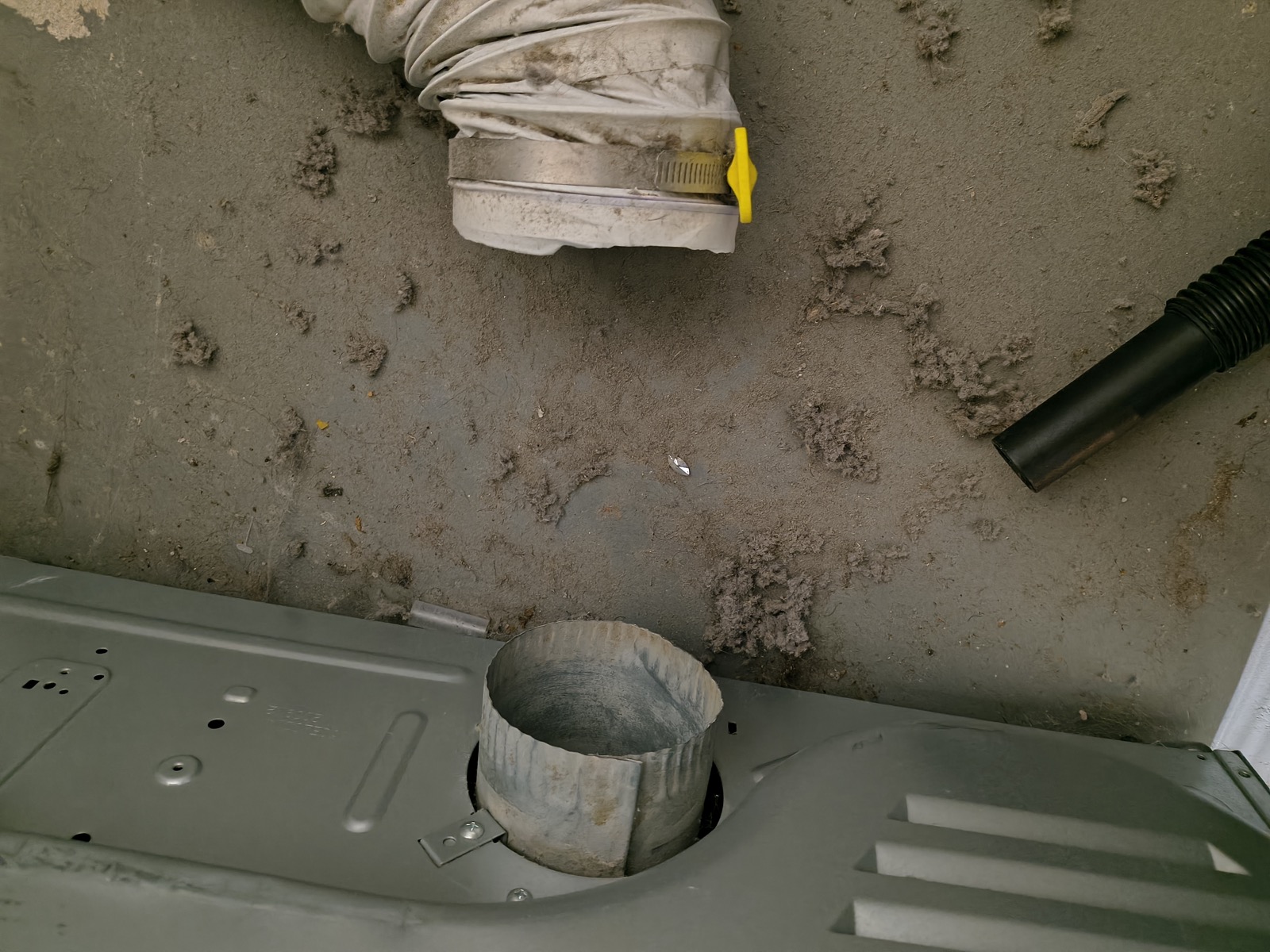 Exterior dryer vent lint removal at a Kansas City home